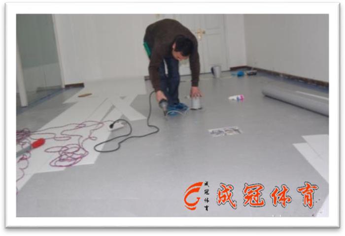 医院pvc地板胶怎么铺,幼儿园办公室地板胶怎么铺