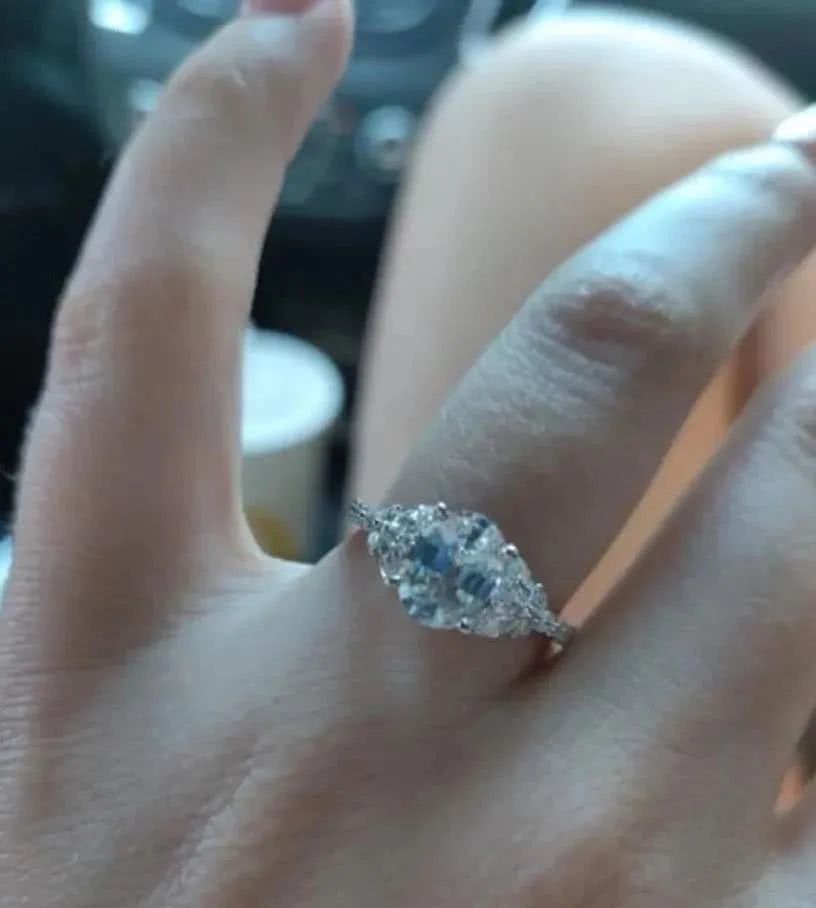 巴哥不小心吞下钻戒,女主人急忙带它去手术,支付完费用心塞了