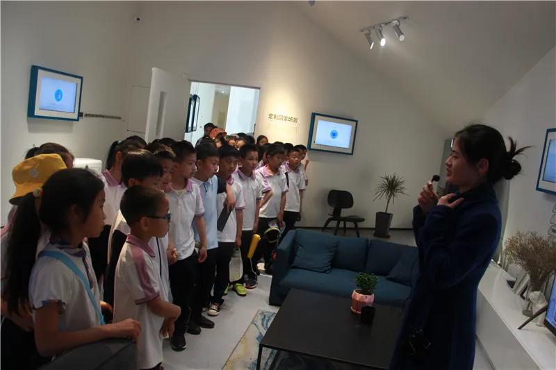 让教育和生活相连——青岛枣山小学开展年级研究性学习活动