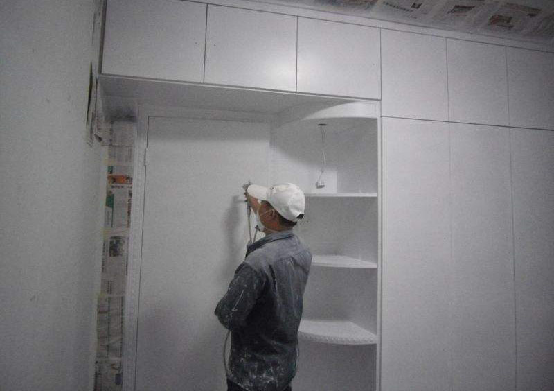 家里打柜子需要选品牌吗,家里打柜子柜门用什么板材好