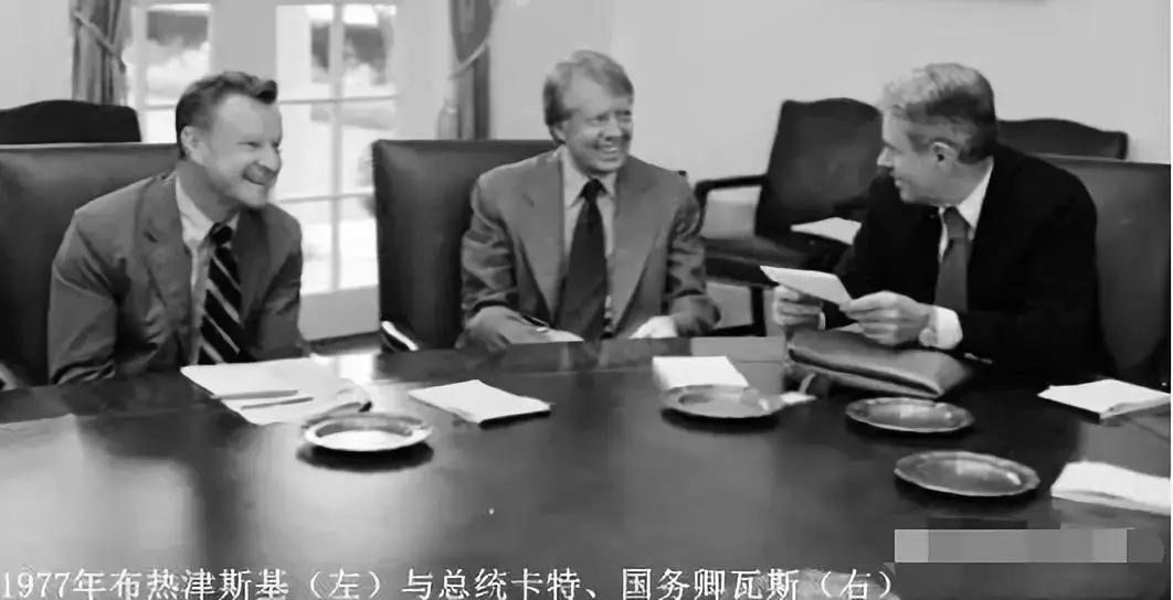 美国的奶头战略有多可怕!郭美美出狱就晒百万卡地亚,最美酒托出狱也想当网红