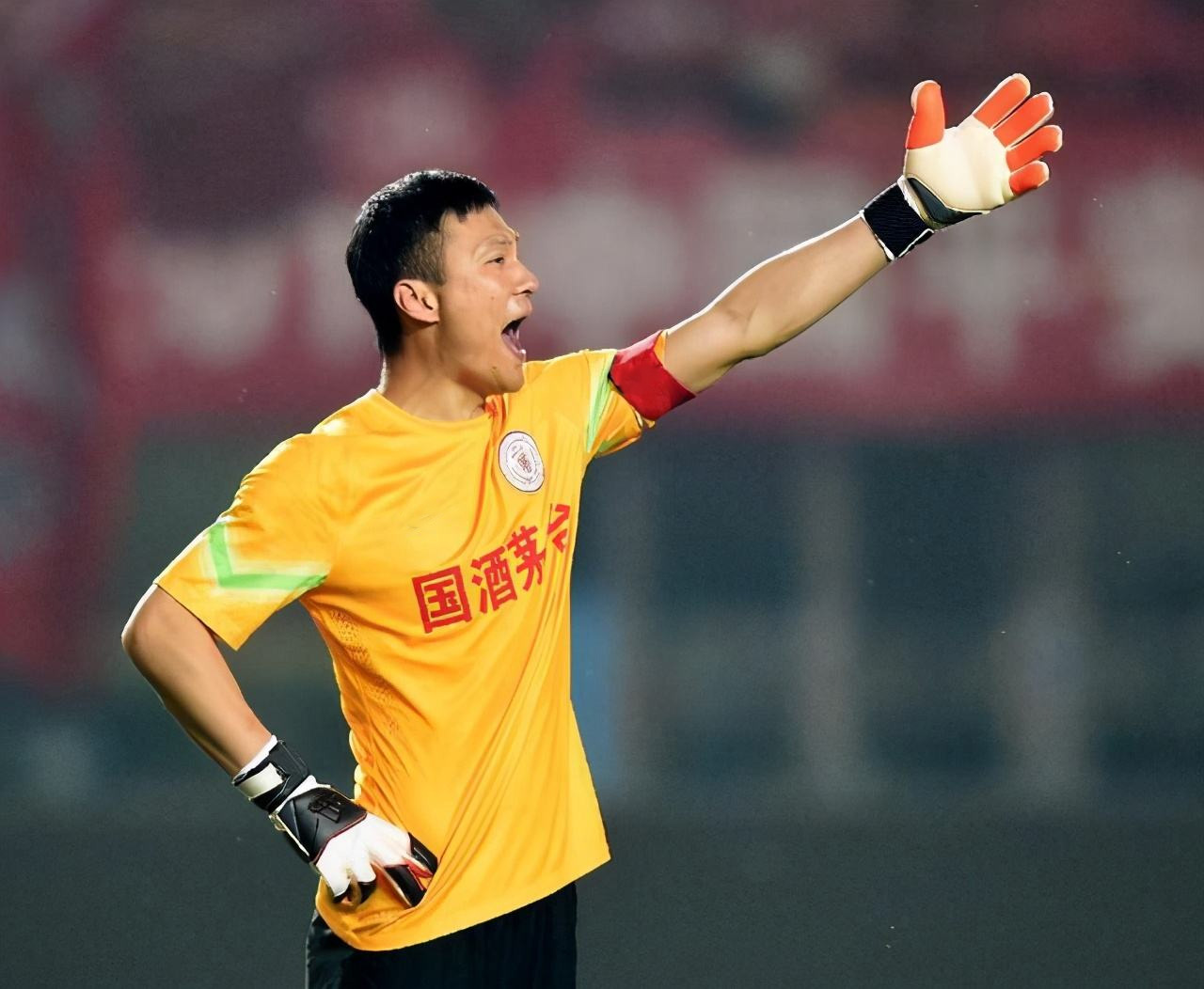 张烈：曾在25岁被封杀退役，两年后复出，一踢就踢到38岁