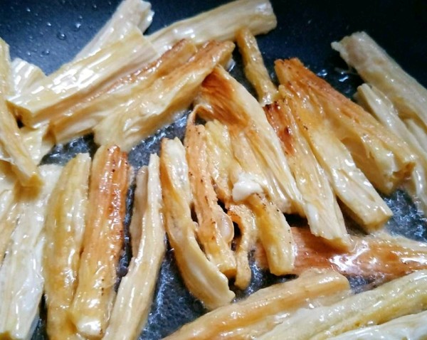 家里边怎么做辣条又好吃又干净,自己动手做辣条简单干净