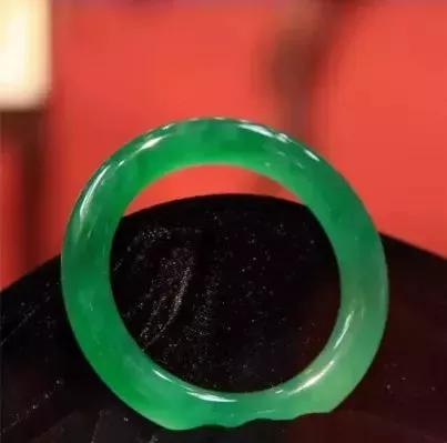 怎么买玉镯才能不会被坑,你的翡翠手镯买亏了吗