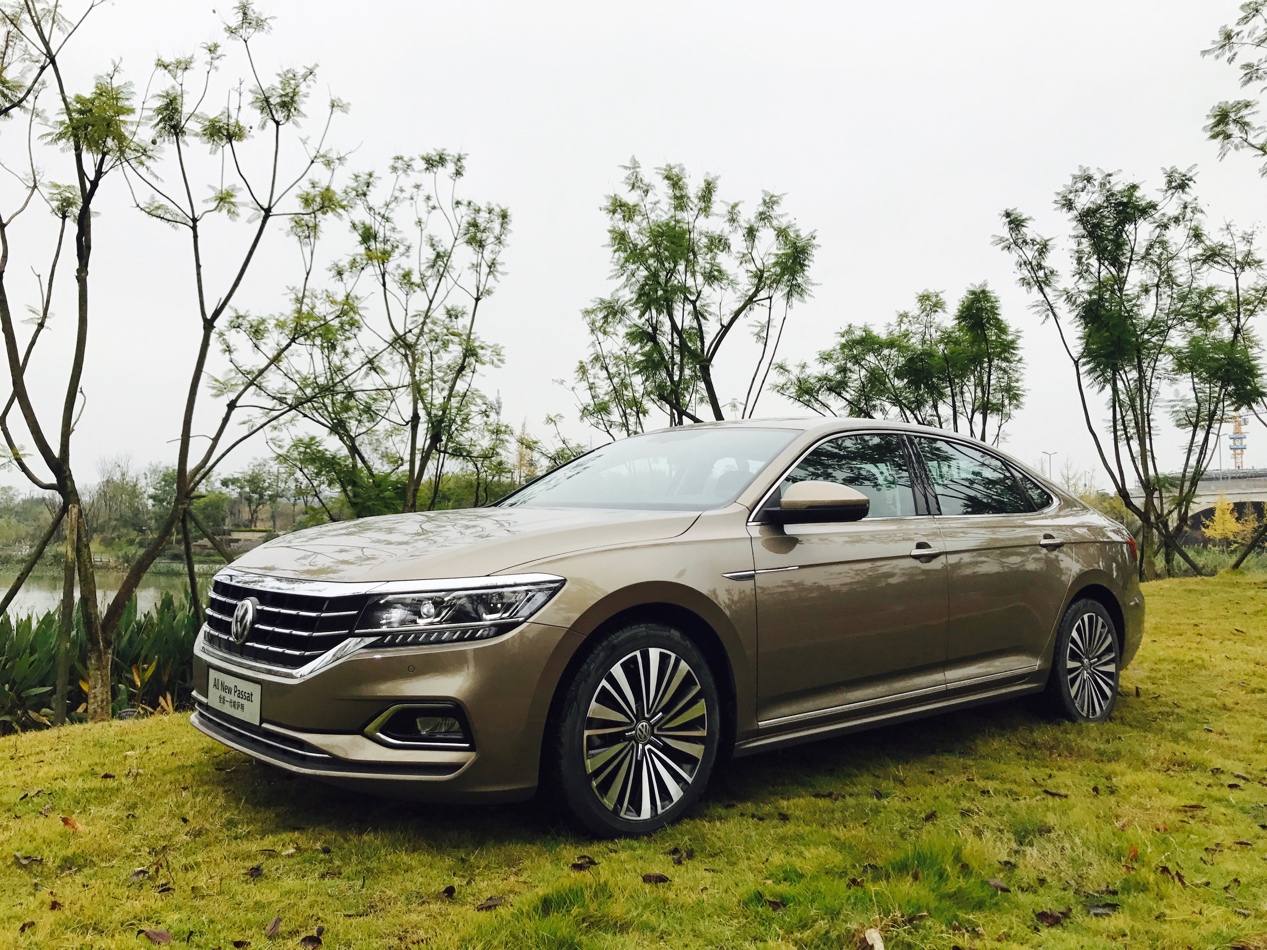 大众帕萨特380豪华版驾驶体验,大众帕萨特380豪华版驾驶感受