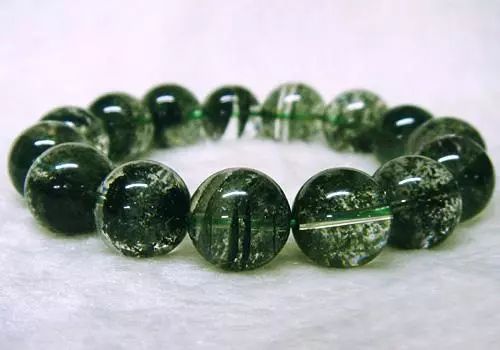 男士细手腕适合戴什么文玩,适合夏天佩戴的文玩男