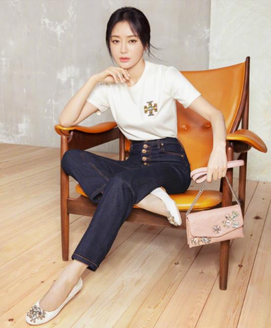 秦岚成内地首位形象大使,秦岚亮相央视春晚