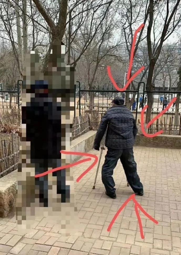 老人掰弯车牌,老人不讲理