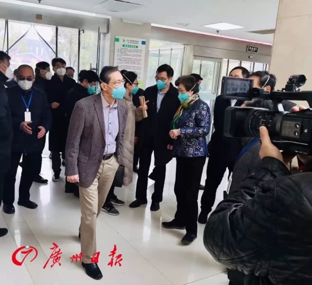 现在大家都在抢防疫物资吗,大家都在抢口罩吗