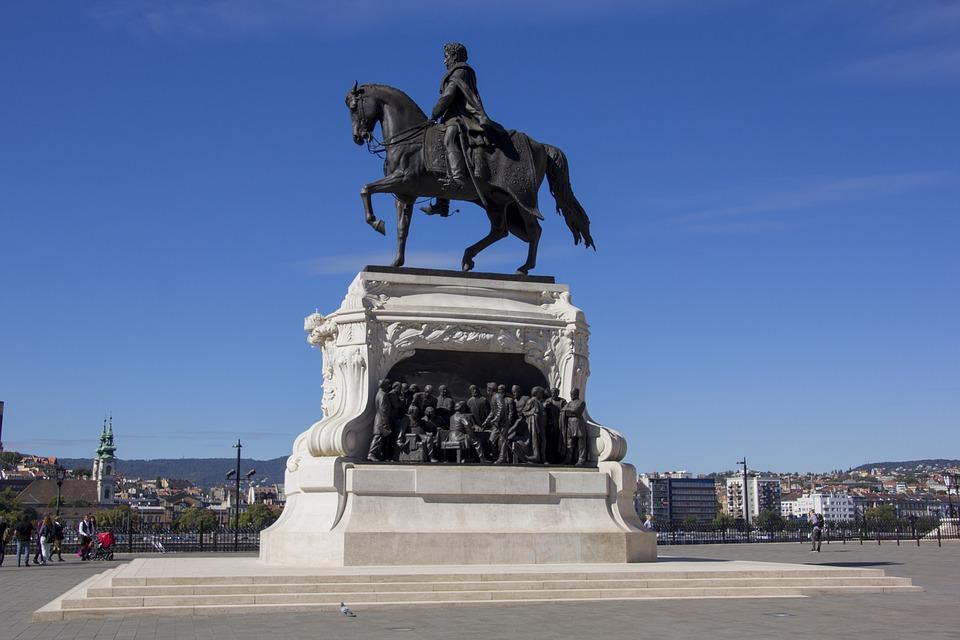 5万人观战创纪录，匈牙利火爆球市惹邻国羡慕，中国疫苗功不可没