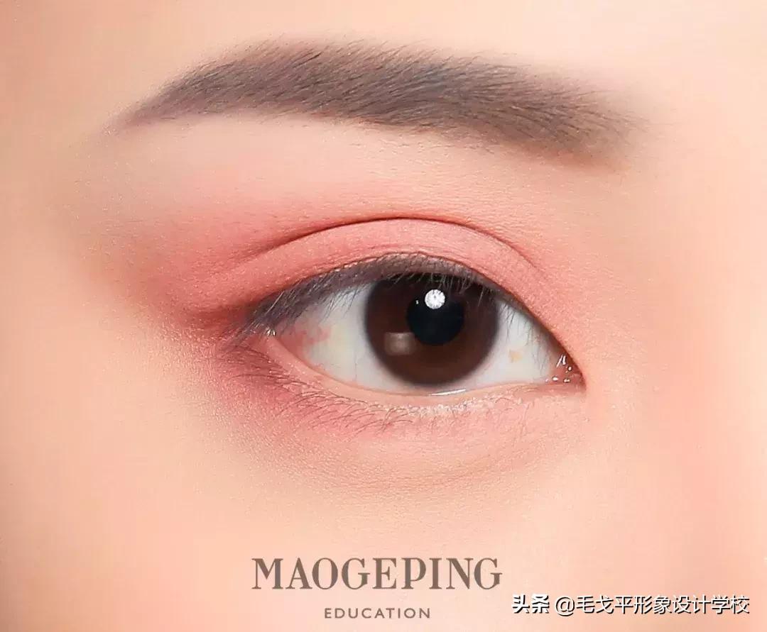 豆沙蜜桃色眼妆,蜜桃色眼妆怎么画好看