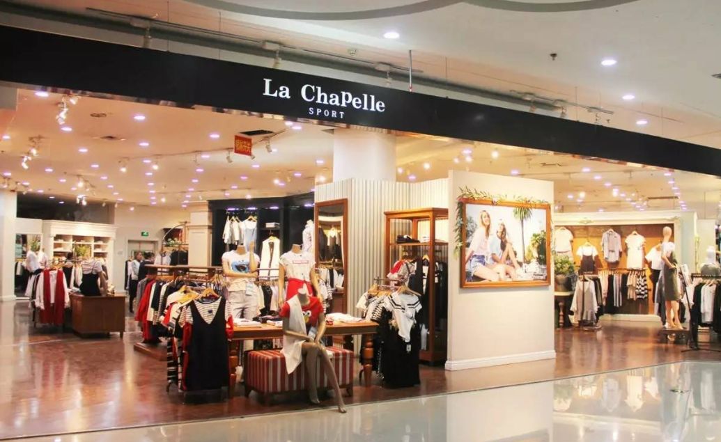 女装巨头倒下千家门店负债72亿,半年亏损5亿的服装店