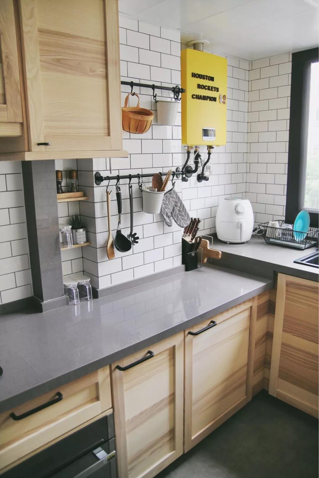 厨房台面什么颜色耐用好看,厨房台面哪种材料最耐脏