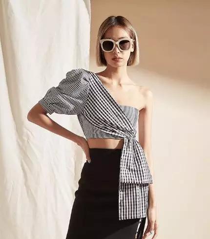 泰国便宜小众潮牌衣服,最近很火的泰国潮牌衣服