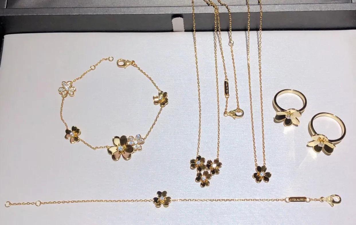 几十万的手镯原来长这样，梵克雅宝的饰品大家能欣赏得来吗？