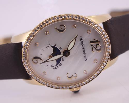 上海芝柏腕表镜面被划花的处理