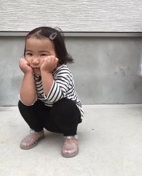 晒女儿搞怪丑萌照,亲妈狂晒女儿丑照