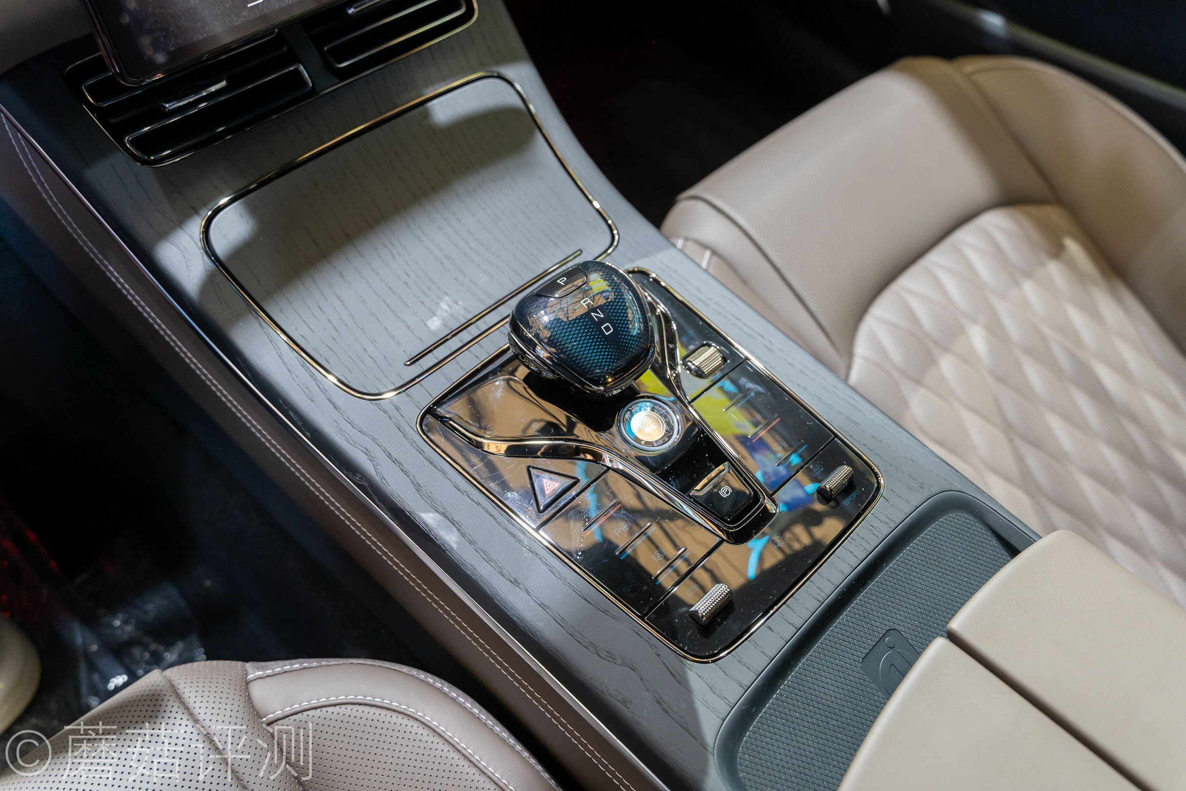 又有啥好玩的？蘑菇带你逛ChinaJoy2021，硬件、车和漂亮的小姐姐