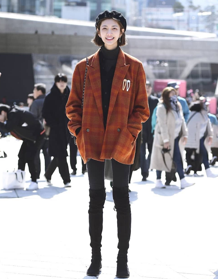 街拍奇装异服完整版,韩国人极简的穿搭风格