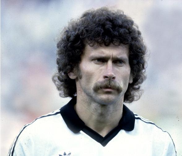 历史最伟大的左后卫,谁才是你心目中最伟大的左后卫