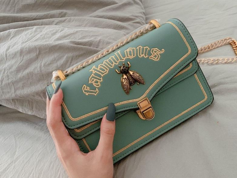 心仪的女孩过生日送什么礼物合适,怎么给女朋友选礼物能让她想着我