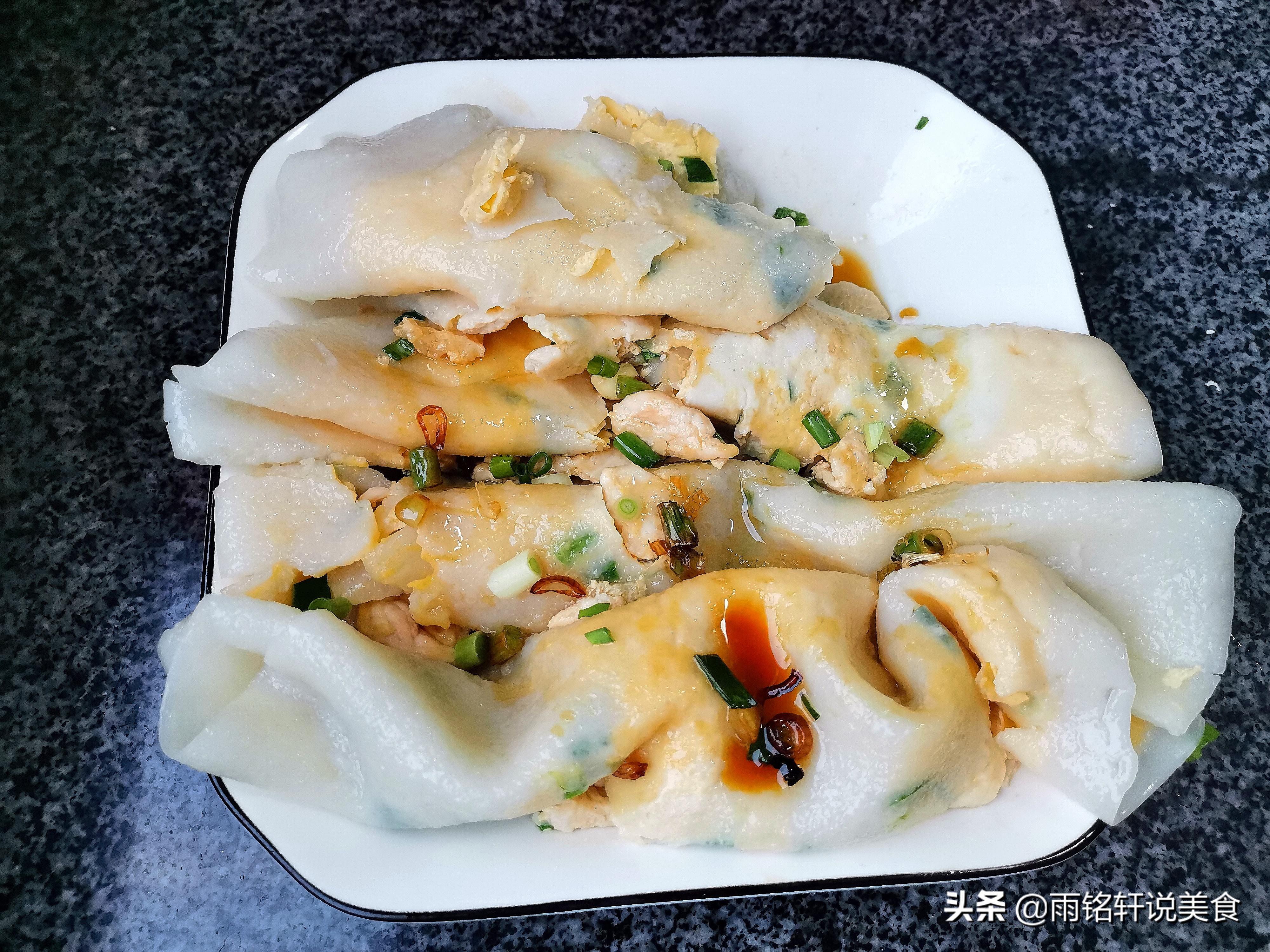 自制家常肠粉的做法简单易学,简易的肠粉在家就能制作