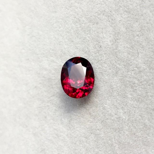 石榴石属于什么档次的宝石类型,石榴石最顶级的叫什么