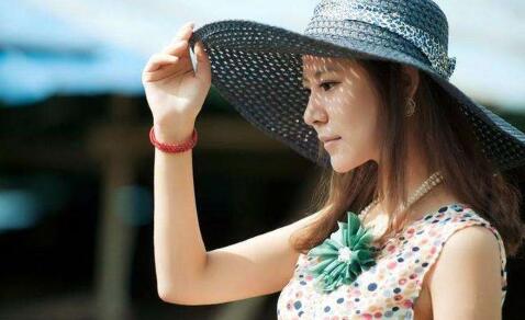 女朋友去见相亲对象算不算背叛,女朋友和相亲对象约会算背叛吗