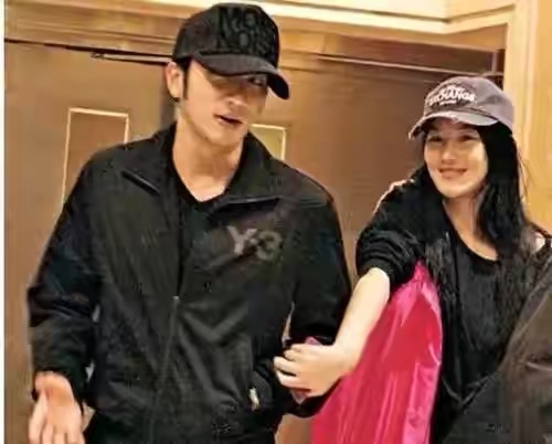 张馨予李晨何捷的视频,张馨予婚后晒自拍照网友喊话何捷