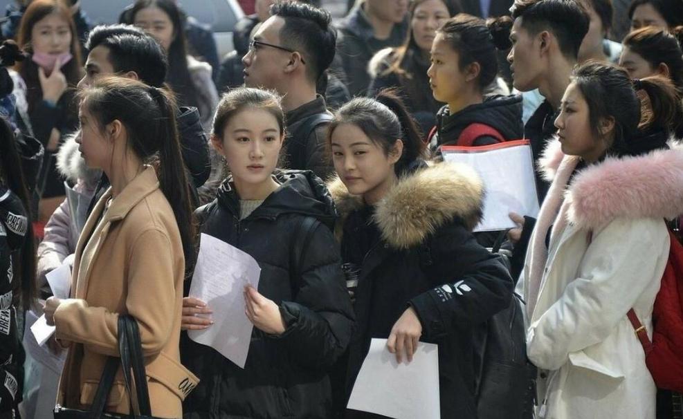 艺术生考大学容易,艺术生大学毕业出来就业前景广吗