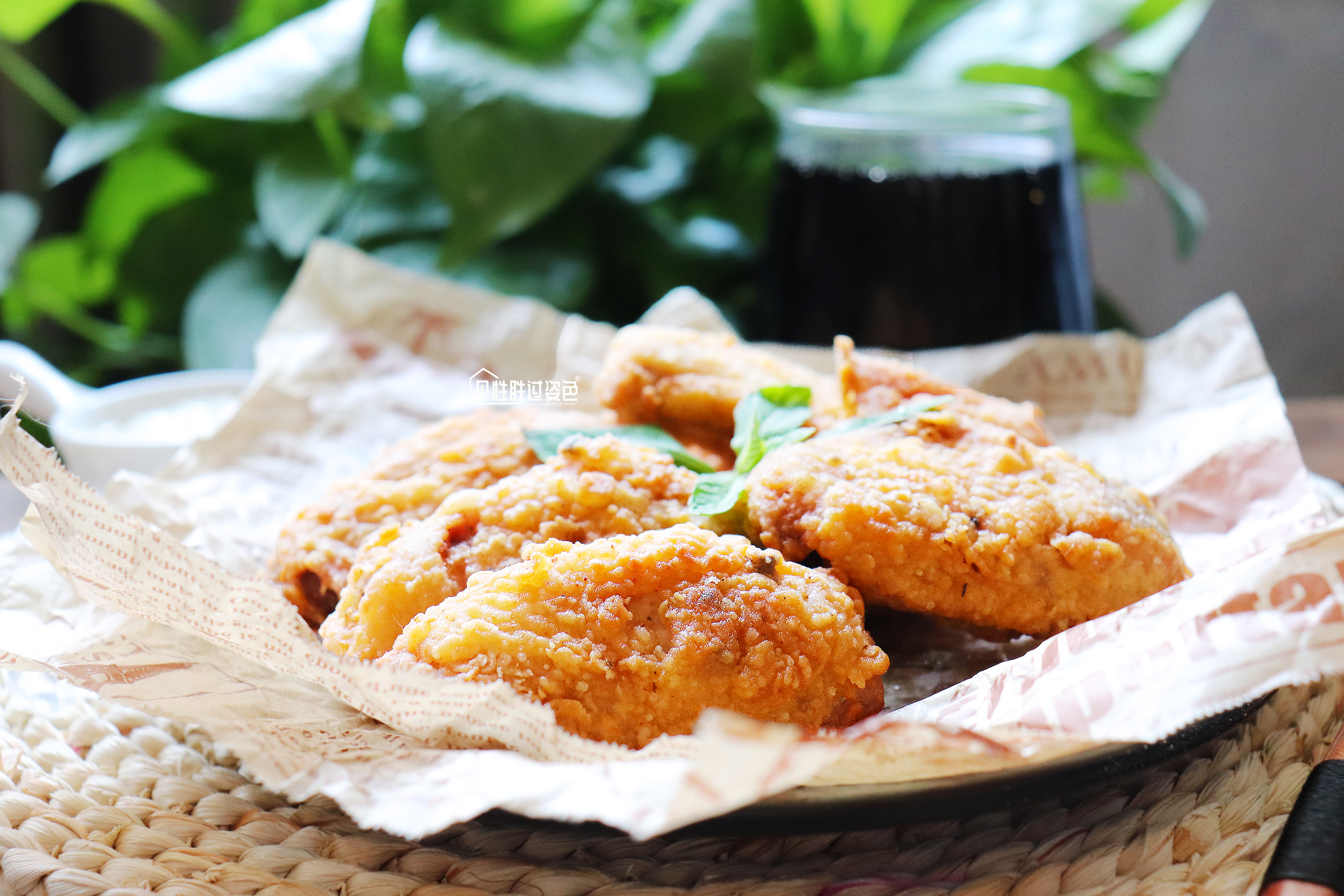 炸鸡翅面粉面包糠做法,炸鸡翅用淀粉还是面粉还是面包糠