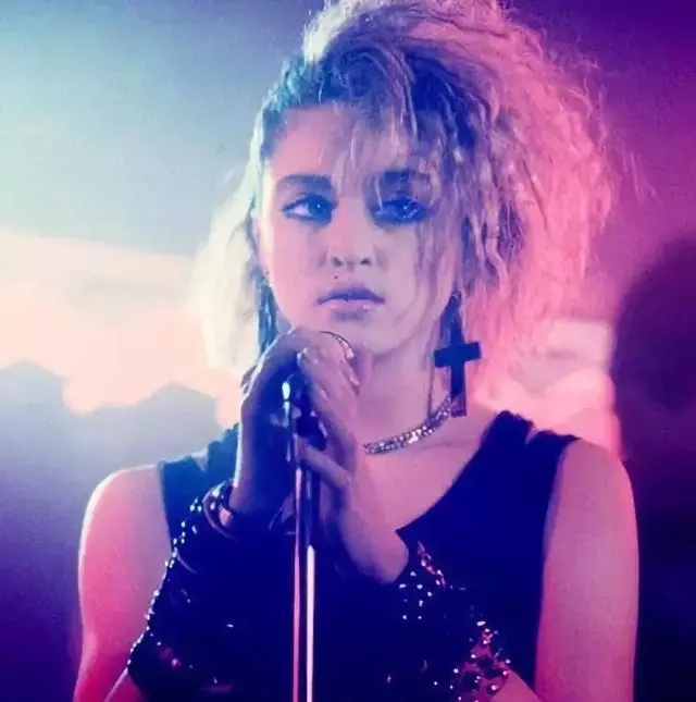 whosthatgirl原唱,whosthatgirl伴奏孟佳