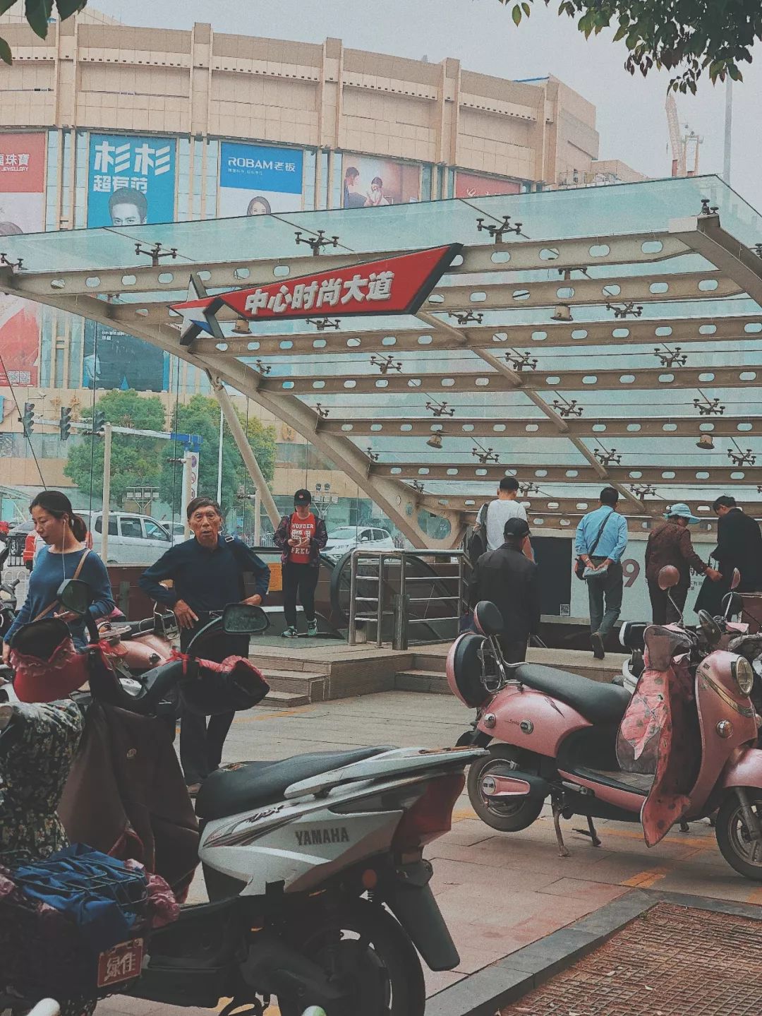 生意惨淡！店铺关门！徐州卜蜂莲花，怎么变成现在这样了？