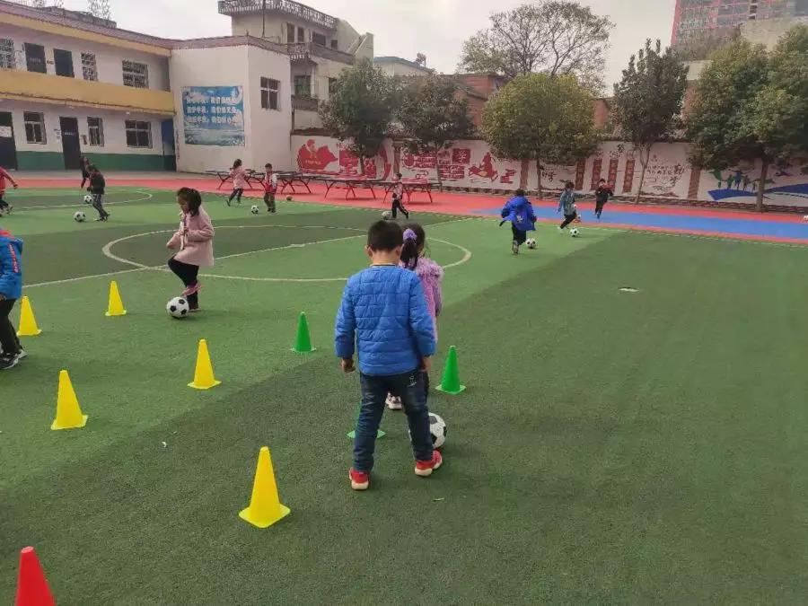幸福小学举行校园足球联赛,邓州思源学校足球比赛