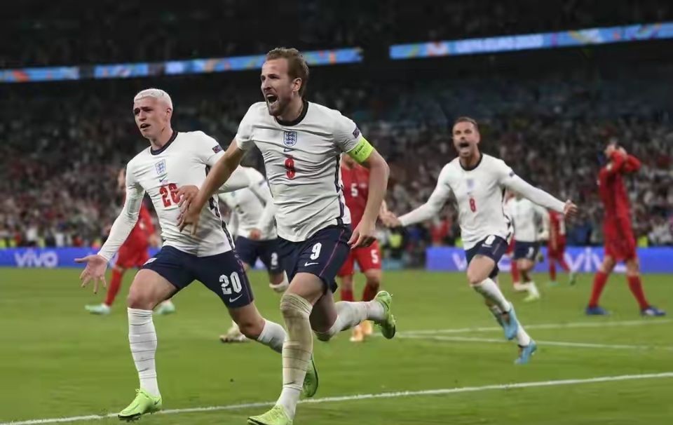 西班牙3比1淘汰瑞士进四强,瑞士西班牙意大利