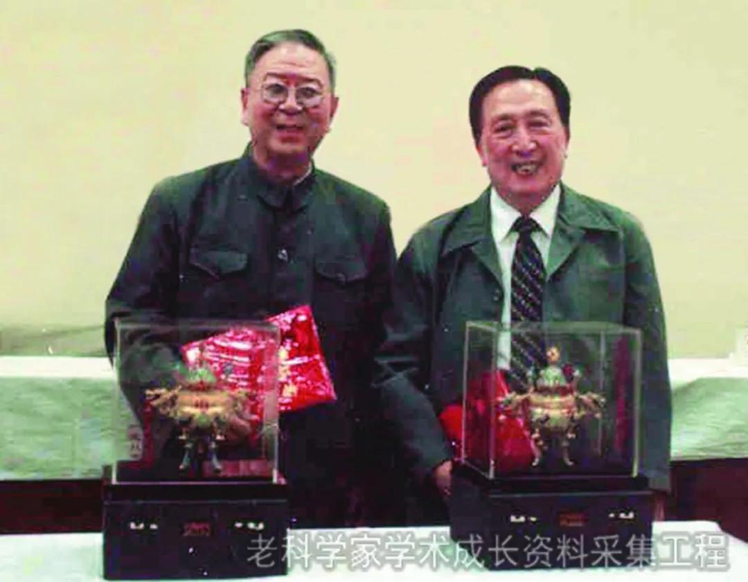 中国著名泌尿外科吴阶平教授,吴阶平泌尿外科学上中下册