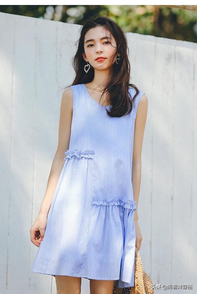 去年的裙子今年穿不了图片,好看又时髦连衣裙要这样穿