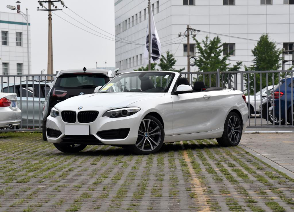 开着敞篷放大风吹,开着敞篷在海边兜风