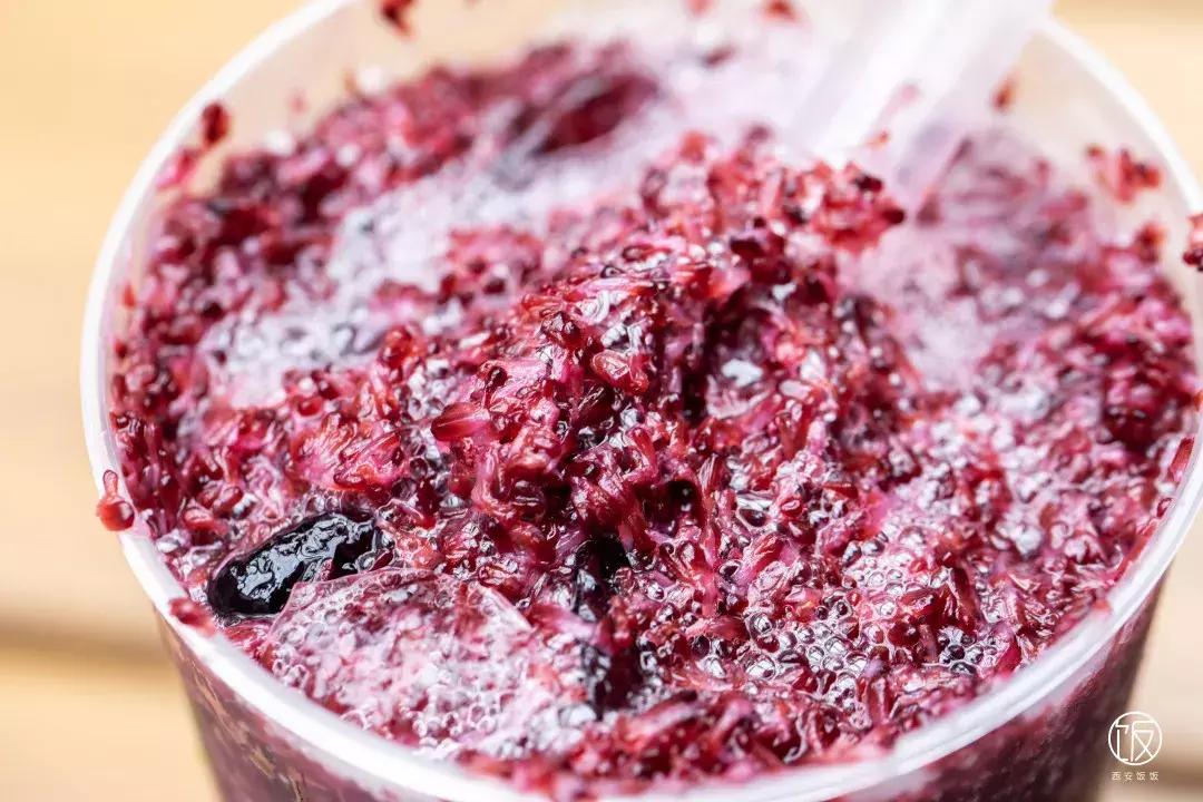 一*爆口**浆的咩咩包来了，今天也是努力营业的奈雪咩！