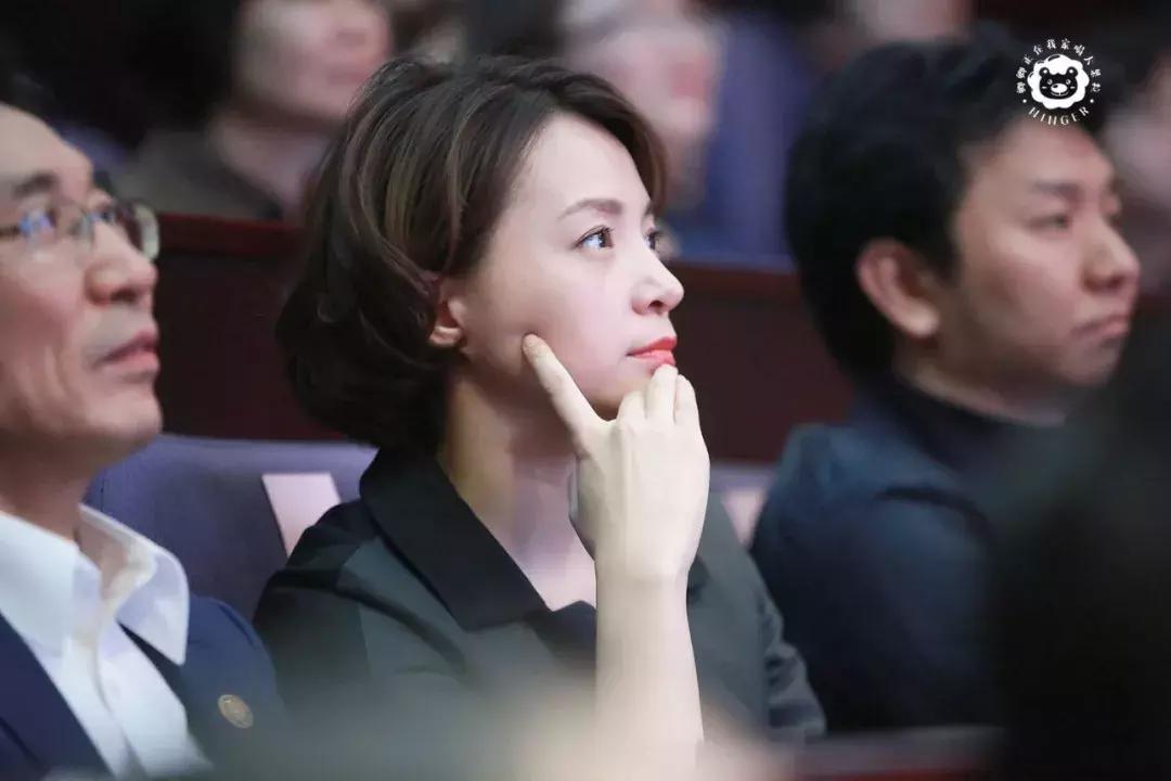 人生娱乐,童年董卿