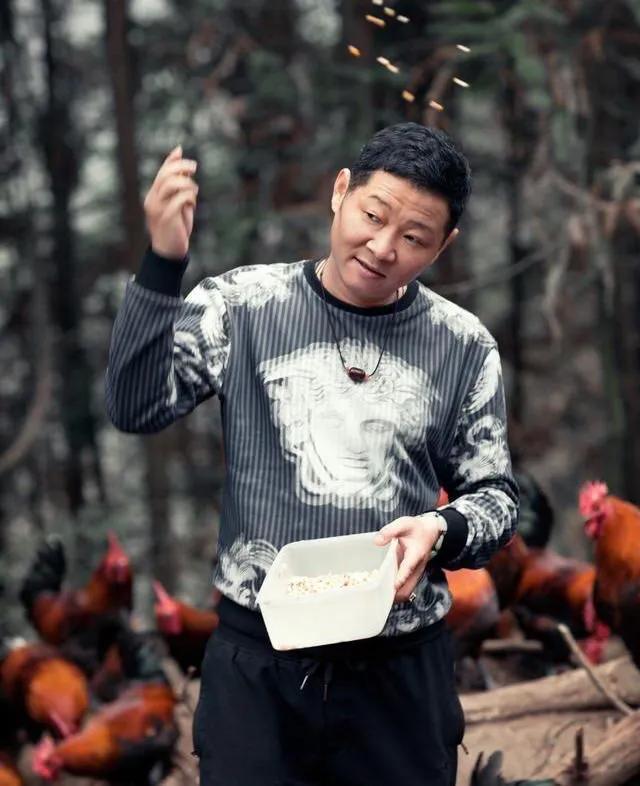 三德子带领乡亲致富,三德子靠养鸡赚上亿