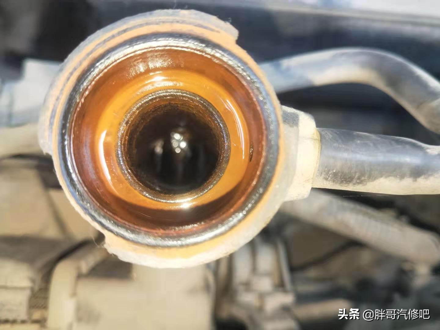 更换防冻液需要清理暖风水箱吗,清洗防冻液水箱的正确方法