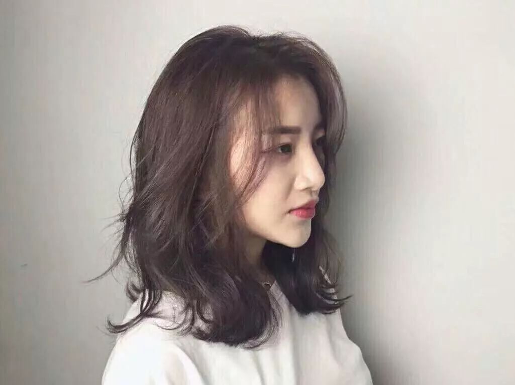 脸大怎么弄发型显脸小,个子矮脸大什么发型好看