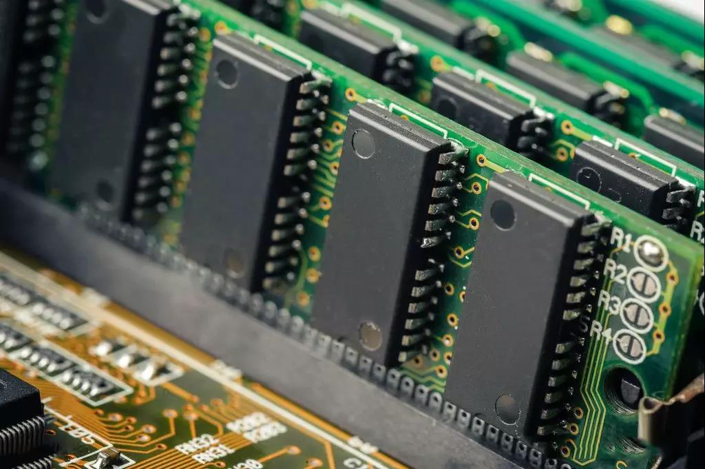 电脑内存买两条8g还是一条16g合适,单根16g3200hz和双8g2666hz区别