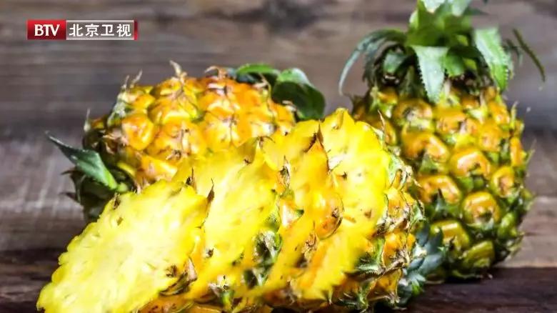 菠萝怎么吃要不要用盐水泡,菠萝为啥吃前要用盐水泡才能吃