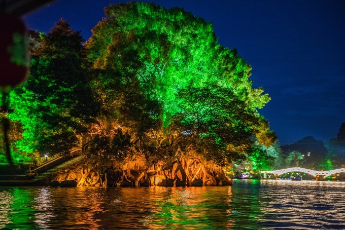 夜游漓江两江四湖感受,夜游桂林两江四湖双塔图片