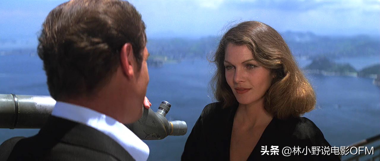 007大钢牙视频,007大钢牙咬死鲨鱼