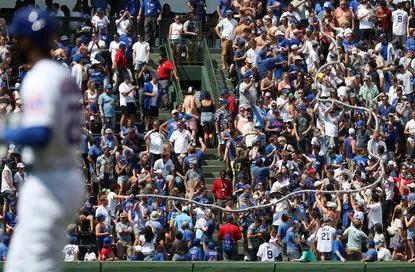 棒球比赛每个垒上都站人吗,棒球比赛几个人一队