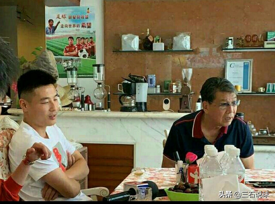 武磊重返上港！主教练主动合影，近9成中国球迷因武磊支持西班牙