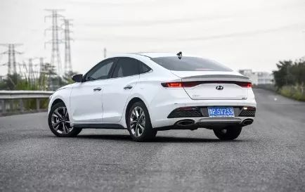 颜值高的轿车15万左右家用车,三款20万轿车推荐运动舒适两不误